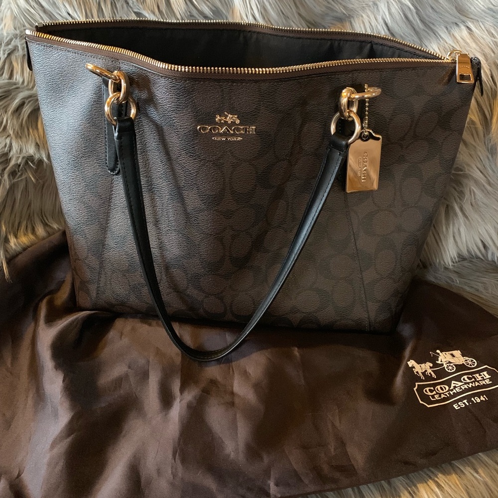 Coach tote brown/black with gold hardware